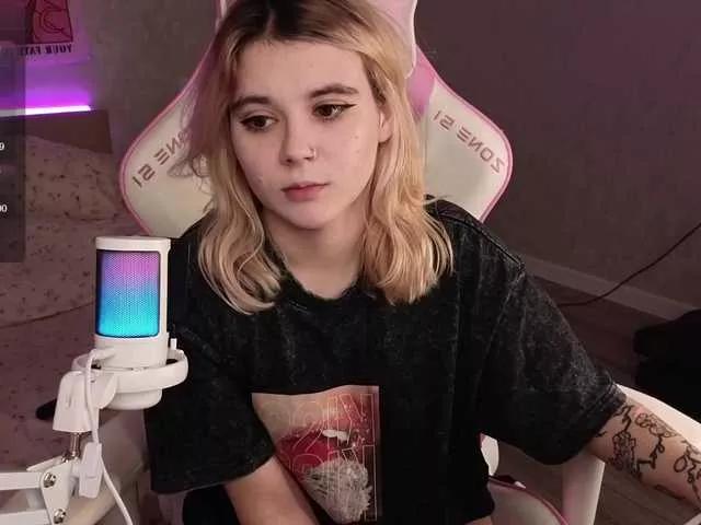 Alice-tease on BongaCams 