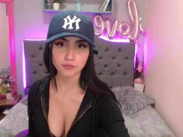 Coraliinee on BongaCams 