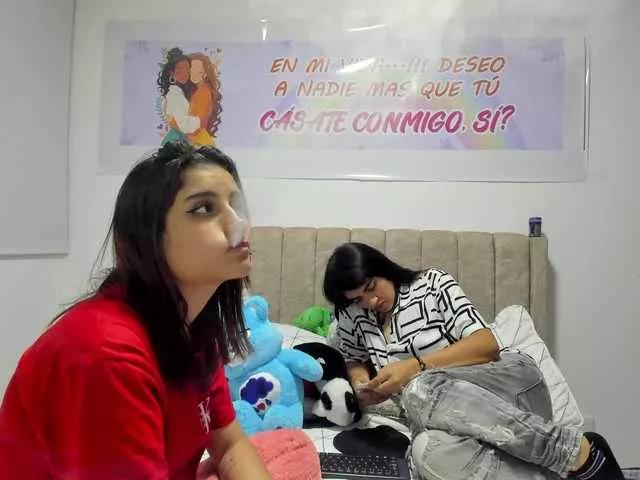 daniafioreycamilamoretti on BongaCams 