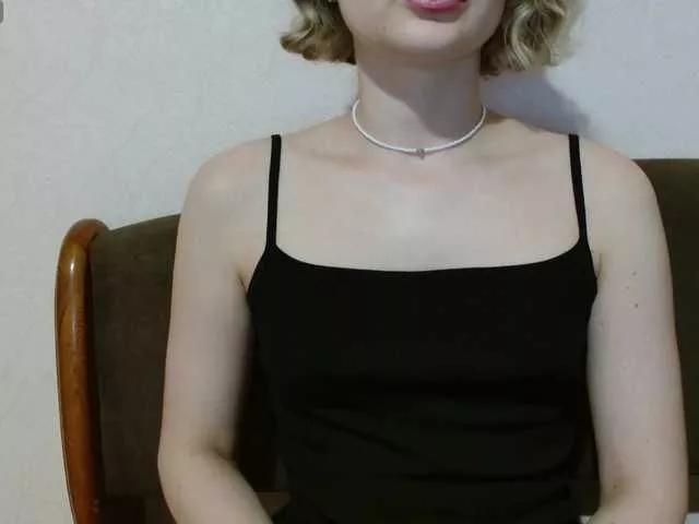 Emiliya-Blond on BongaCams 