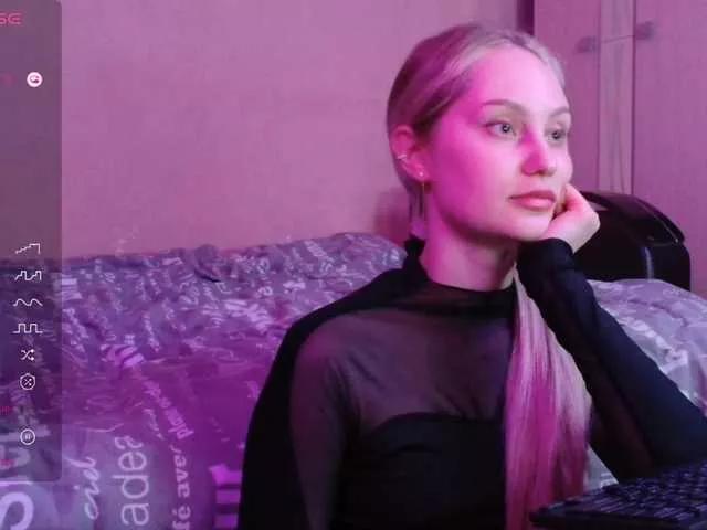 Emiliya-Blond on BongaCams 