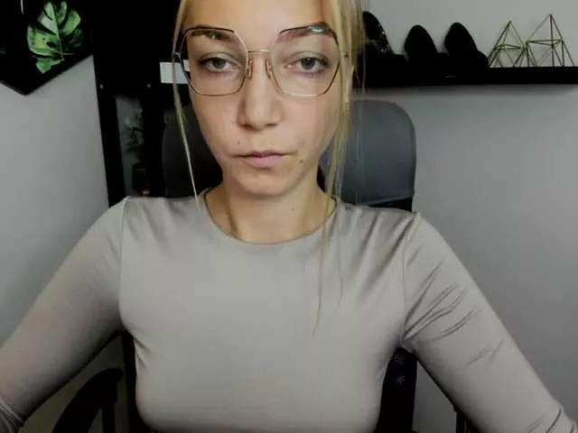 EmillyExtasy on BongaCams 