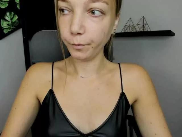 EmillyExtasy on BongaCams 