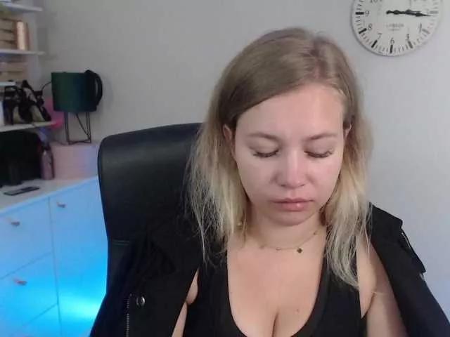 hollyBB on BongaCams 