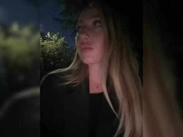 KiraBlake on BongaCams 