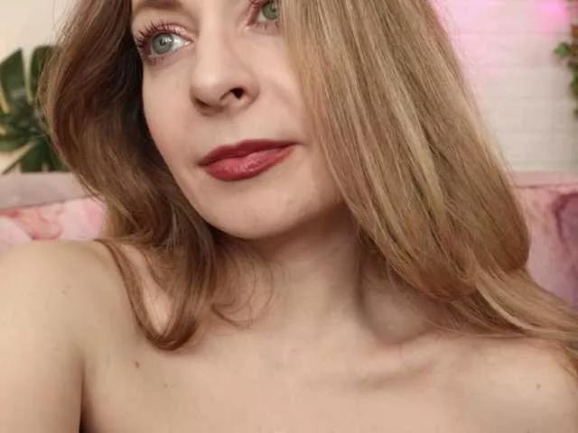 LunaRiva on BongaCams 