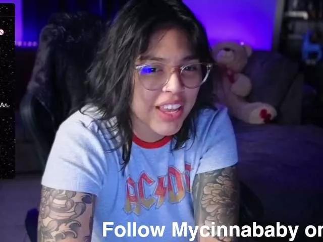 Miacanelaxo on BongaCams 