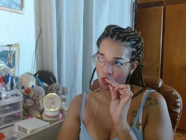 Moranguh on BongaCams 