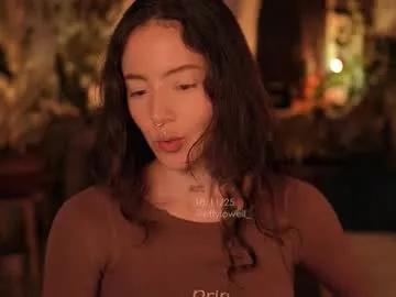 Gorgeous Effylowell_ wants you to fuck her body now effylowell_ from Chaturbate