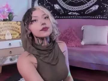 hazellwitch1 on Chaturbate 