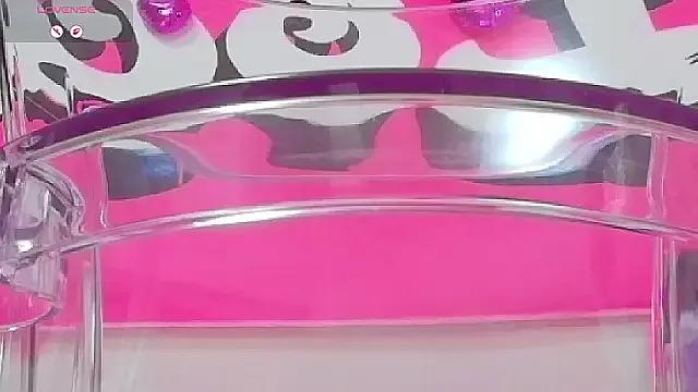 Explore cute model -LOCOMOCO- -LOCOMOCO- from StripChat