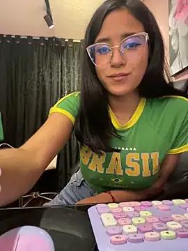 EstrellaPinkk_ on StripChat 